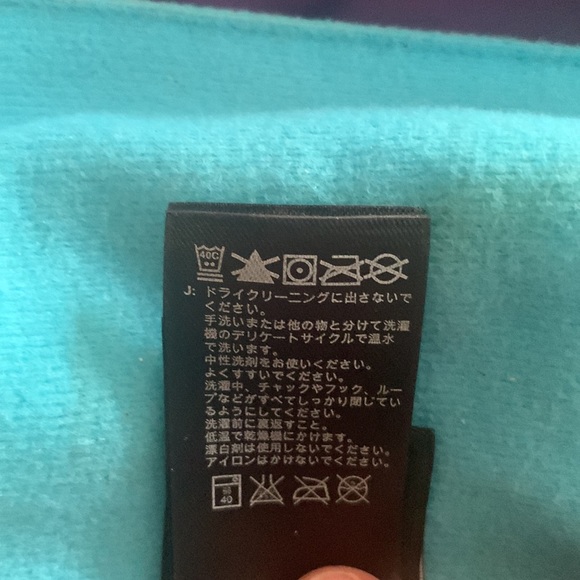 North face rain jacket size small. - Picture 14 of 15